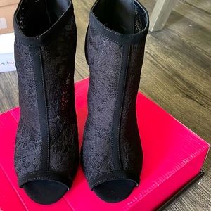 Brand new black lace and suede peep toe heel!